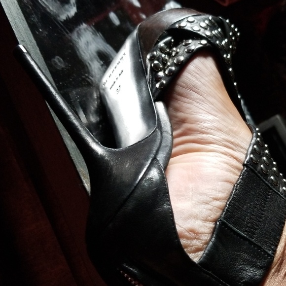 Burberry studded stilletos - Picture 7 of 8